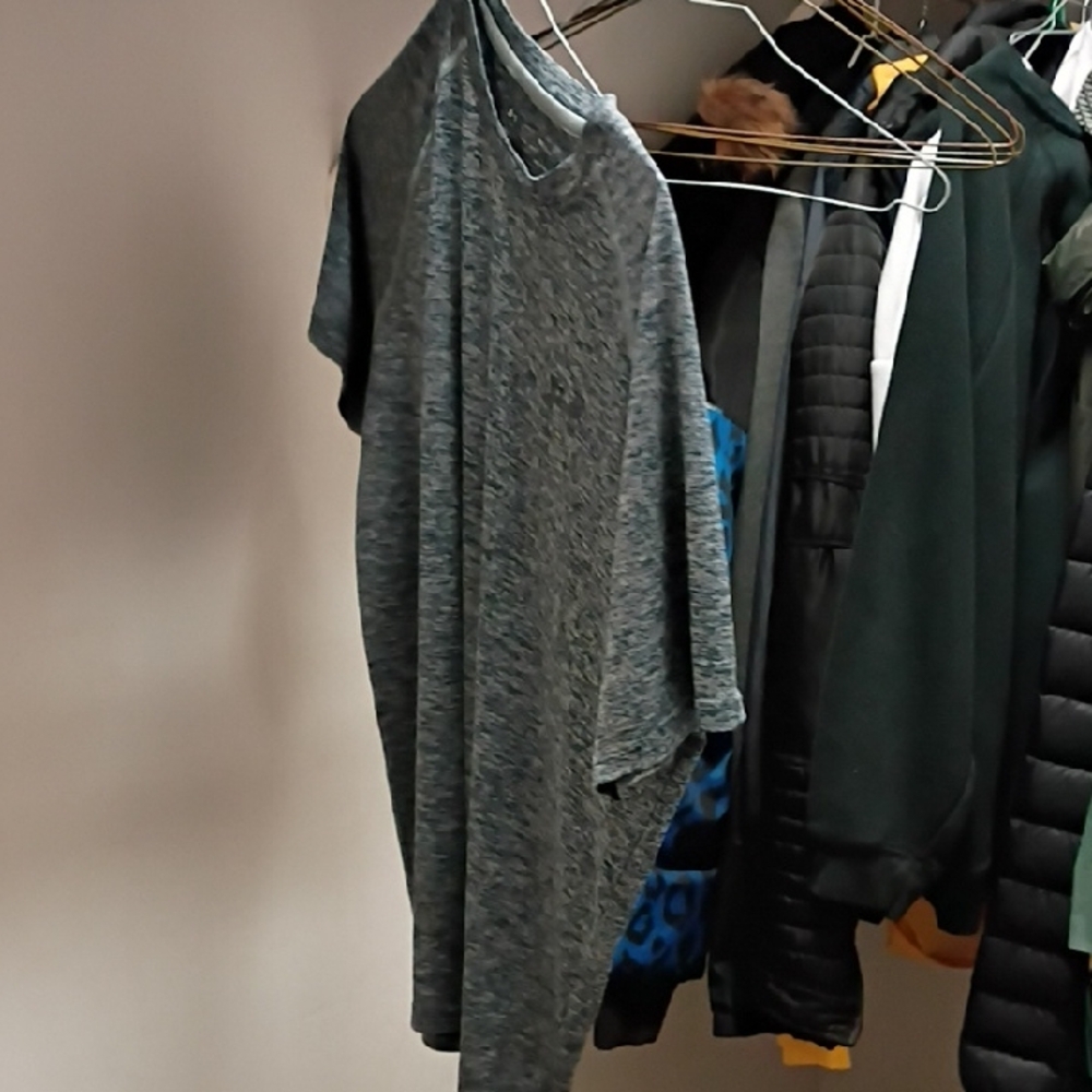 Under Armour Gray Short Sleeve Tee